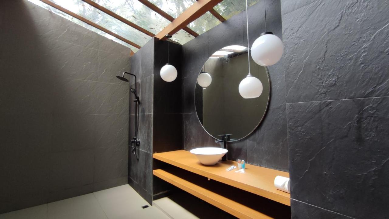 Imah Seniman Hotel Lembang Exterior foto