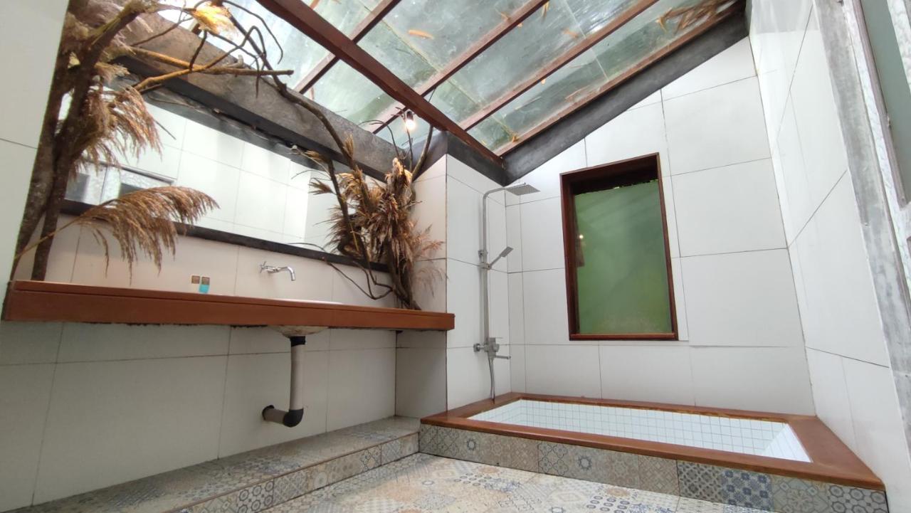Imah Seniman Hotel Lembang Exterior foto