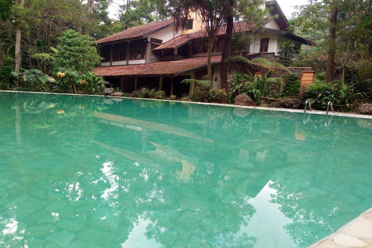 Imah Seniman Hotel Lembang Exterior foto