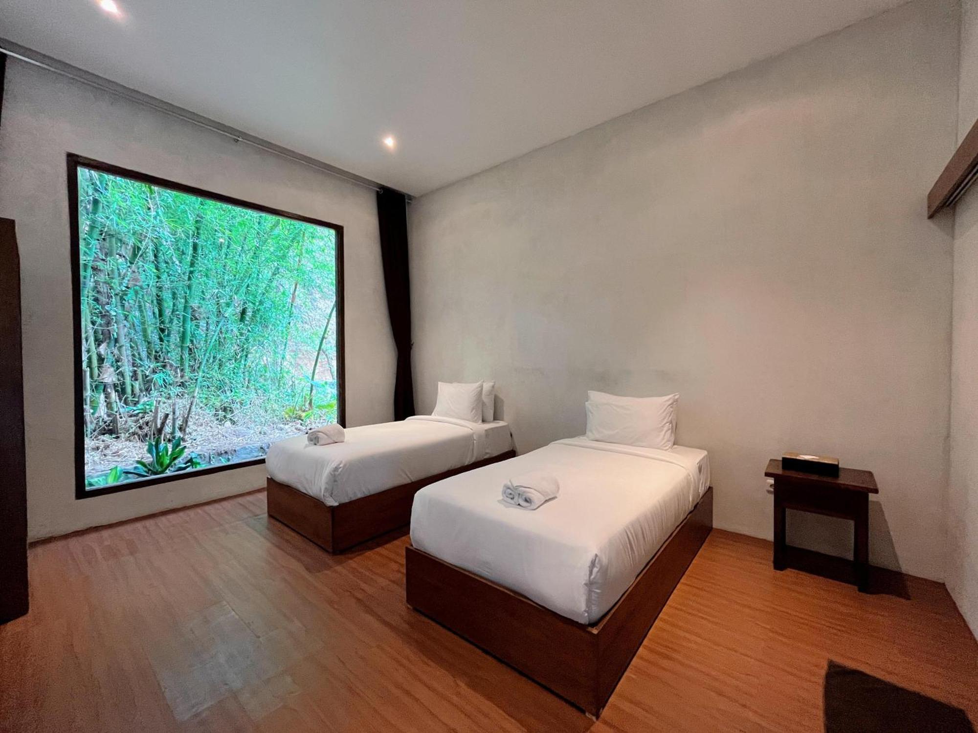 Imah Seniman Hotel Lembang Exterior foto