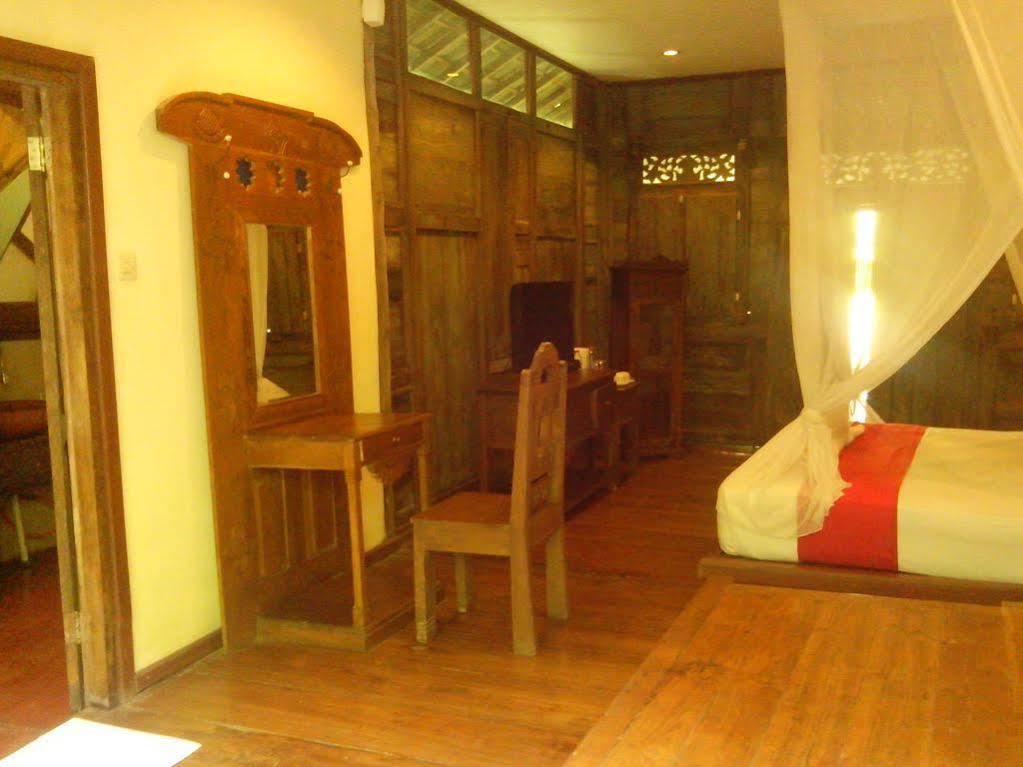 Imah Seniman Hotel Lembang Exterior foto