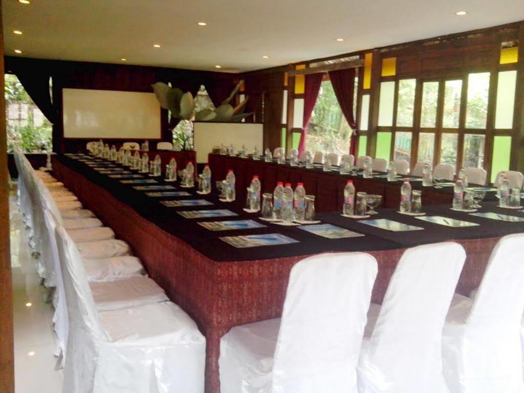 Imah Seniman Hotel Lembang Exterior foto