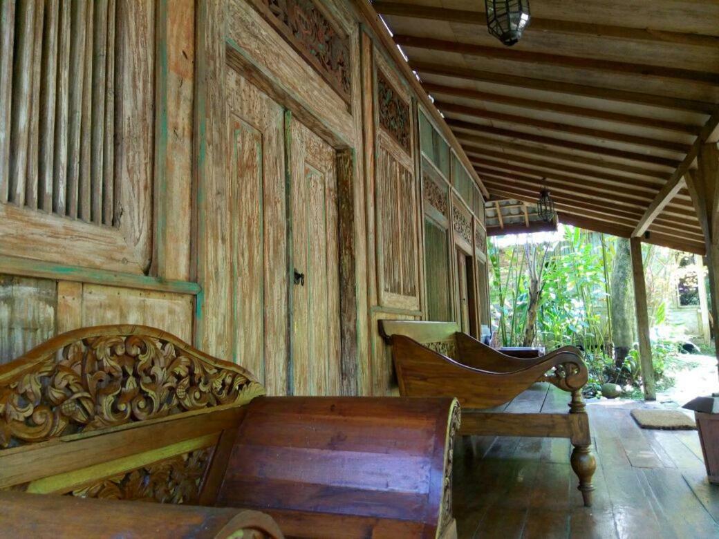 Imah Seniman Hotel Lembang Exterior foto